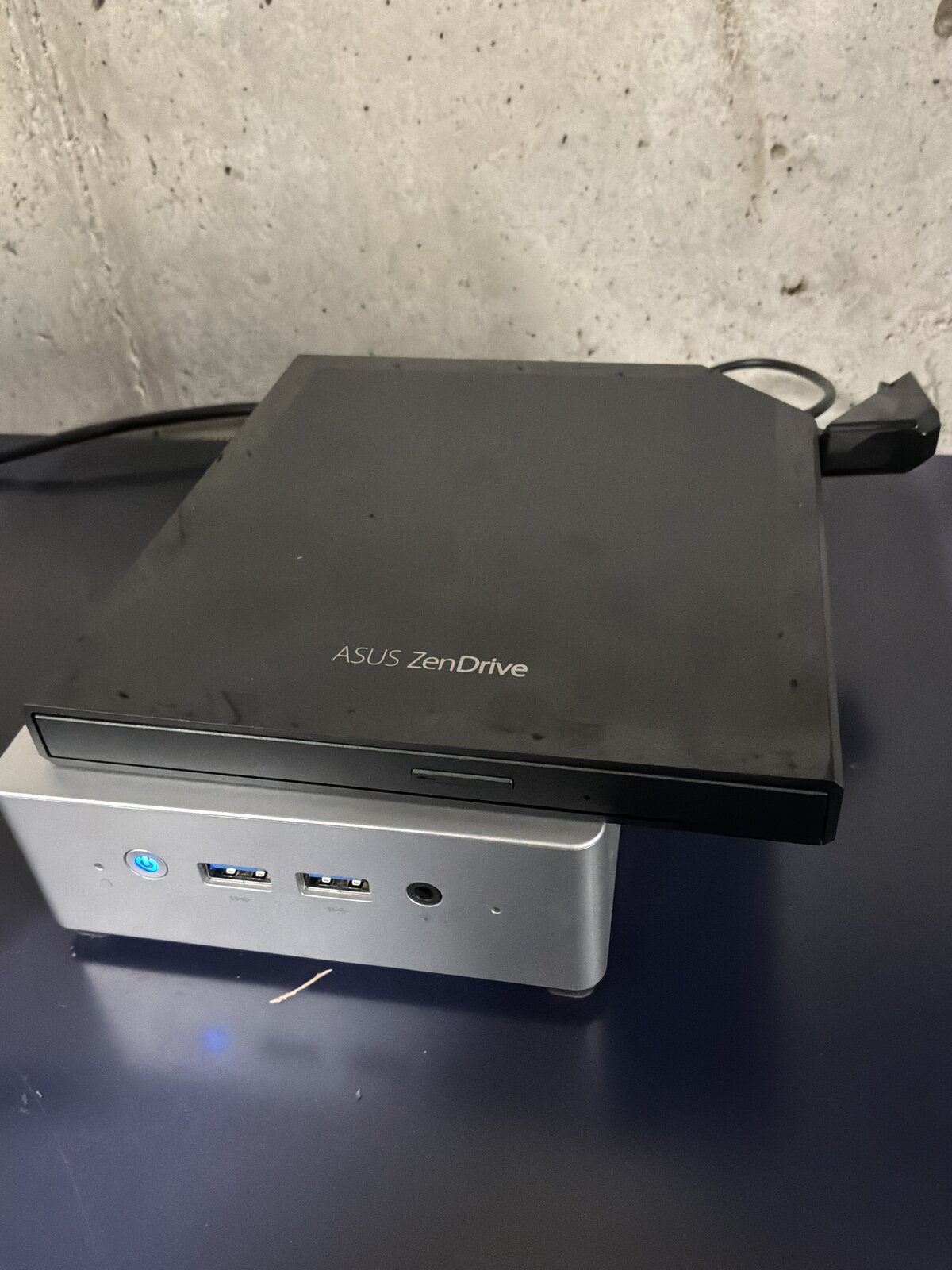 ASUS ZenDrive external optical drive, used to rip the damaged CD